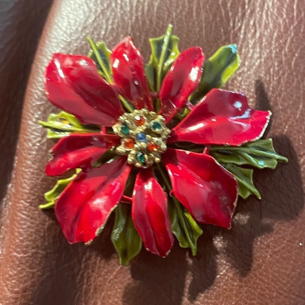 Vintage ART Christmas pointsetta Brooch